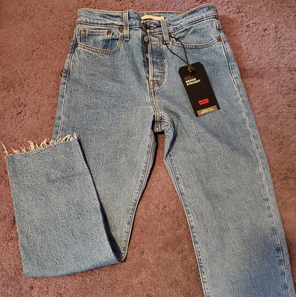 Levi Wedgie Straight